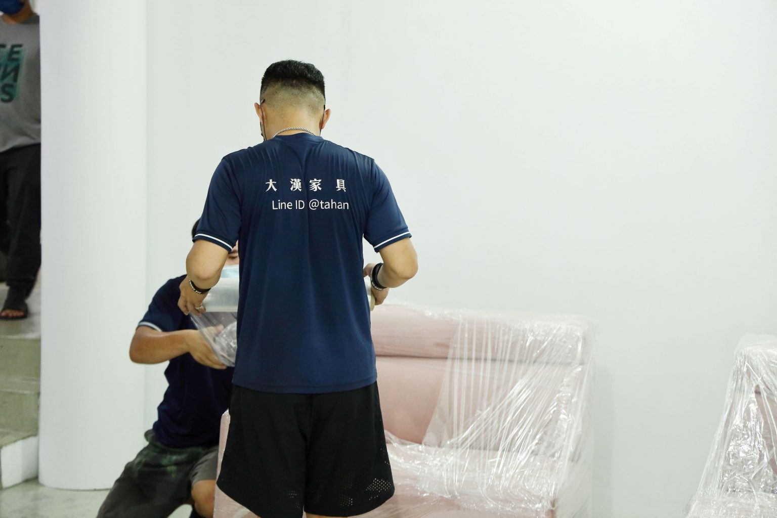 大漢家具提供電動沙發到府維修服務，價格也事先告知，絕不漫天喊價